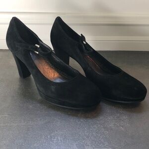 NWB Vigotti Black Suede Heels